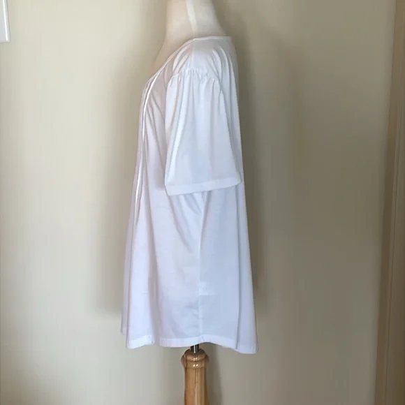 EUC Woman’s Xl Detailed White Short Scoop Neck Short Sleeved Lightweight Top - Picture 4 of 7